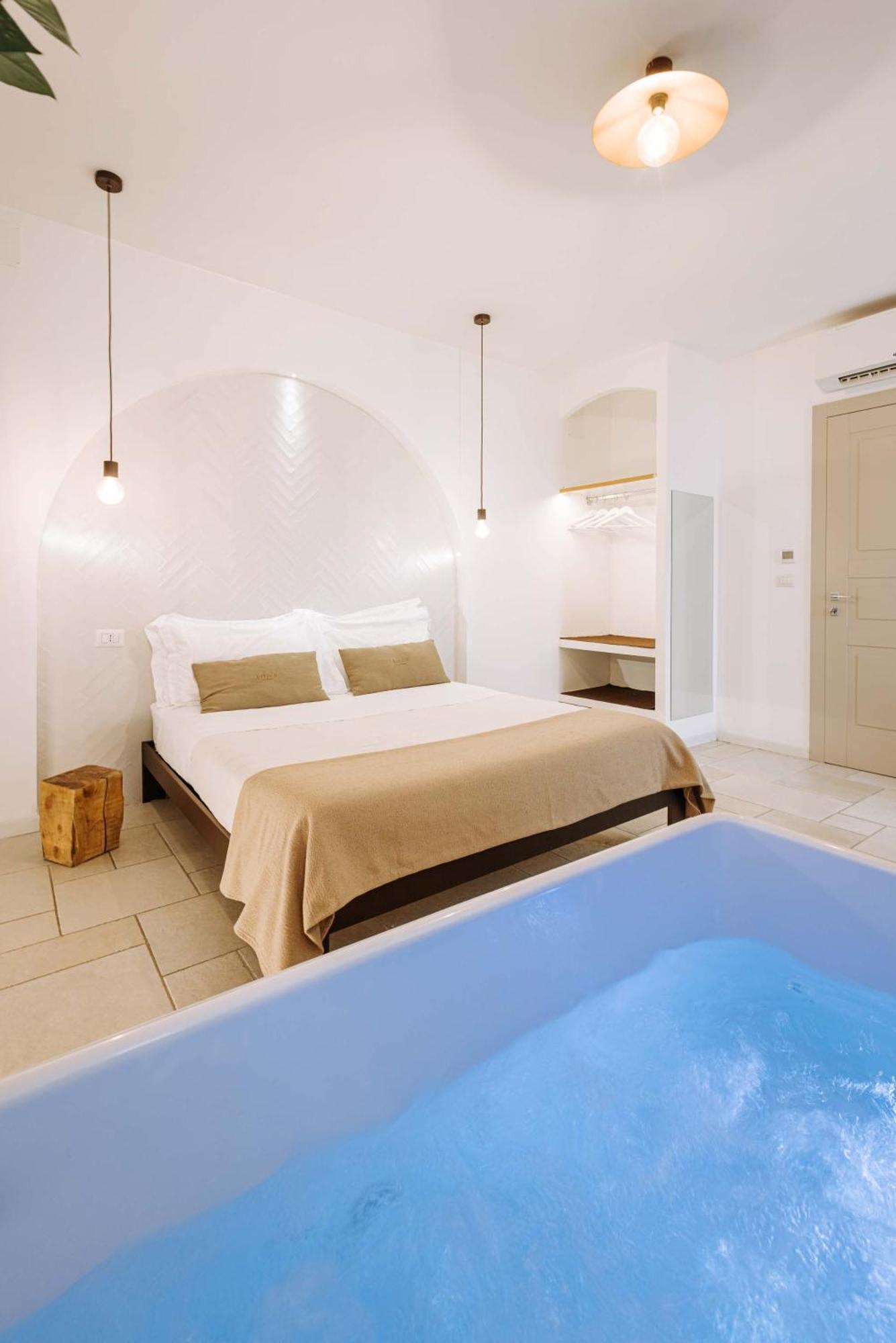 Dirium - Exclusive Rooms โมโนโปลี ภายนอก รูปภาพ