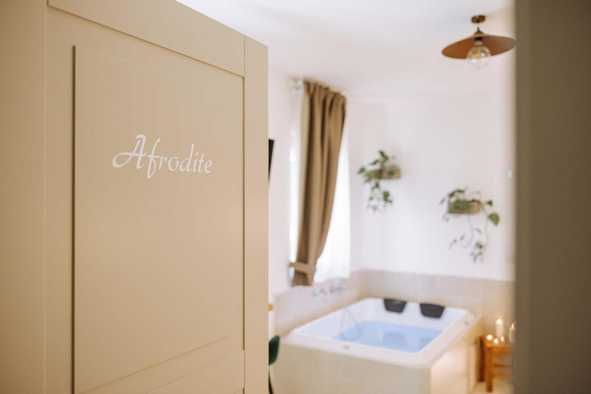 Dirium - Exclusive Rooms โมโนโปลี ภายนอก รูปภาพ